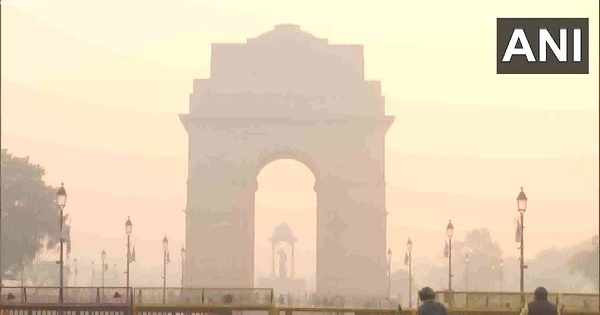 AQI remains in 'very poor' category as layer of smog persists in Delhi sky